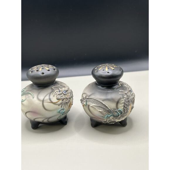 Vintage Japan Moriage Dragonware Porcelain Salt & Pepper Shakers New - Picture 6 of 9